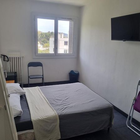 New Cheap Private Room, Kitchen , Overwieuw Sea,Tram On Spot, 12 Minutes From Nice Train Station With Tram , Beach In 17 Min Tram , Chambre Privee Pas Cher, Cuisine Equipee , Tram Sur Place, Apercu Mer, 12 Min De La Gare De Nice Avec Le Tram, 17 Min 外观 照片