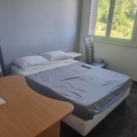 New Cheap Private Room, Kitchen , Overwieuw Sea,Tram On Spot, 12 Minutes From Nice Train Station With Tram , Beach In 17 Min Tram , Chambre Privee Pas Cher, Cuisine Equipee , Tram Sur Place, Apercu Mer, 12 Min De La Gare De Nice Avec Le Tram, 17 Min 客房 照片