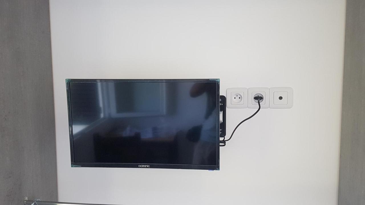 New Cheap Private Room, Kitchen , Overwieuw Sea,Tram On Spot, 12 Minutes From Nice Train Station With Tram , Beach In 17 Min Tram , Chambre Privee Pas Cher, Cuisine Equipee , Tram Sur Place, Apercu Mer, 12 Min De La Gare De Nice Avec Le Tram, 17 Min 外观 照片