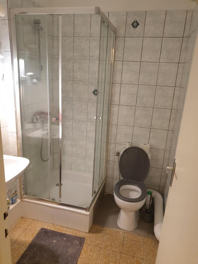 New Cheap Private Room, Kitchen , Overwieuw Sea,Tram On Spot, 12 Minutes From Nice Train Station With Tram , Beach In 17 Min Tram , Chambre Privee Pas Cher, Cuisine Equipee , Tram Sur Place, Apercu Mer, 12 Min De La Gare De Nice Avec Le Tram, 17 Min 外观 照片