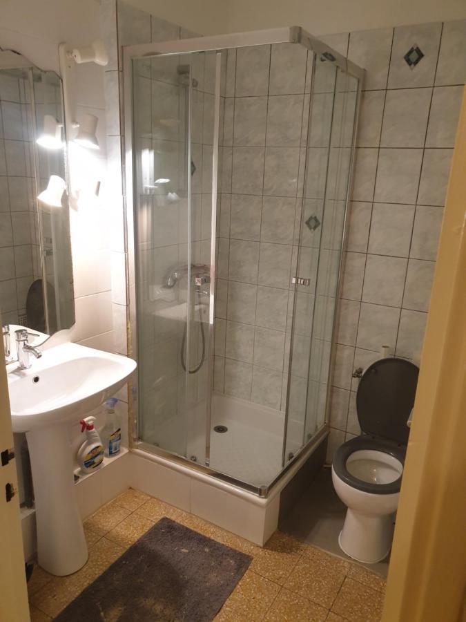 New Cheap Private Room, Kitchen , Overwieuw Sea,Tram On Spot, 12 Minutes From Nice Train Station With Tram , Beach In 17 Min Tram , Chambre Privee Pas Cher, Cuisine Equipee , Tram Sur Place, Apercu Mer, 12 Min De La Gare De Nice Avec Le Tram, 17 Min 外观 照片