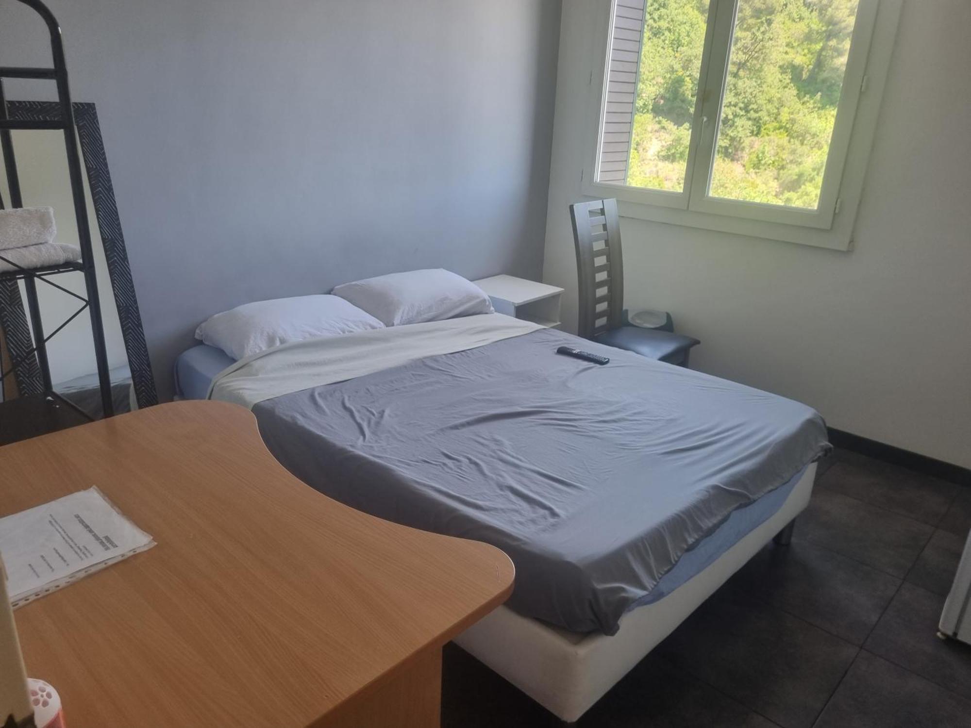 New Cheap Private Room, Kitchen , Overwieuw Sea,Tram On Spot, 12 Minutes From Nice Train Station With Tram , Beach In 17 Min Tram , Chambre Privee Pas Cher, Cuisine Equipee , Tram Sur Place, Apercu Mer, 12 Min De La Gare De Nice Avec Le Tram, 17 Min 客房 照片