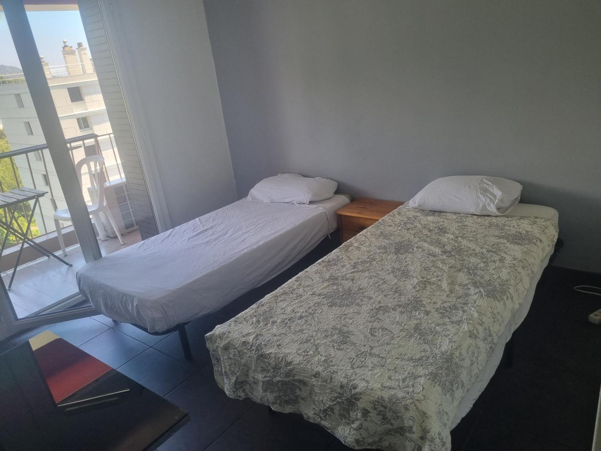 New Cheap Private Room, Kitchen , Overwieuw Sea,Tram On Spot, 12 Minutes From Nice Train Station With Tram , Beach In 17 Min Tram , Chambre Privee Pas Cher, Cuisine Equipee , Tram Sur Place, Apercu Mer, 12 Min De La Gare De Nice Avec Le Tram, 17 Min 客房 照片
