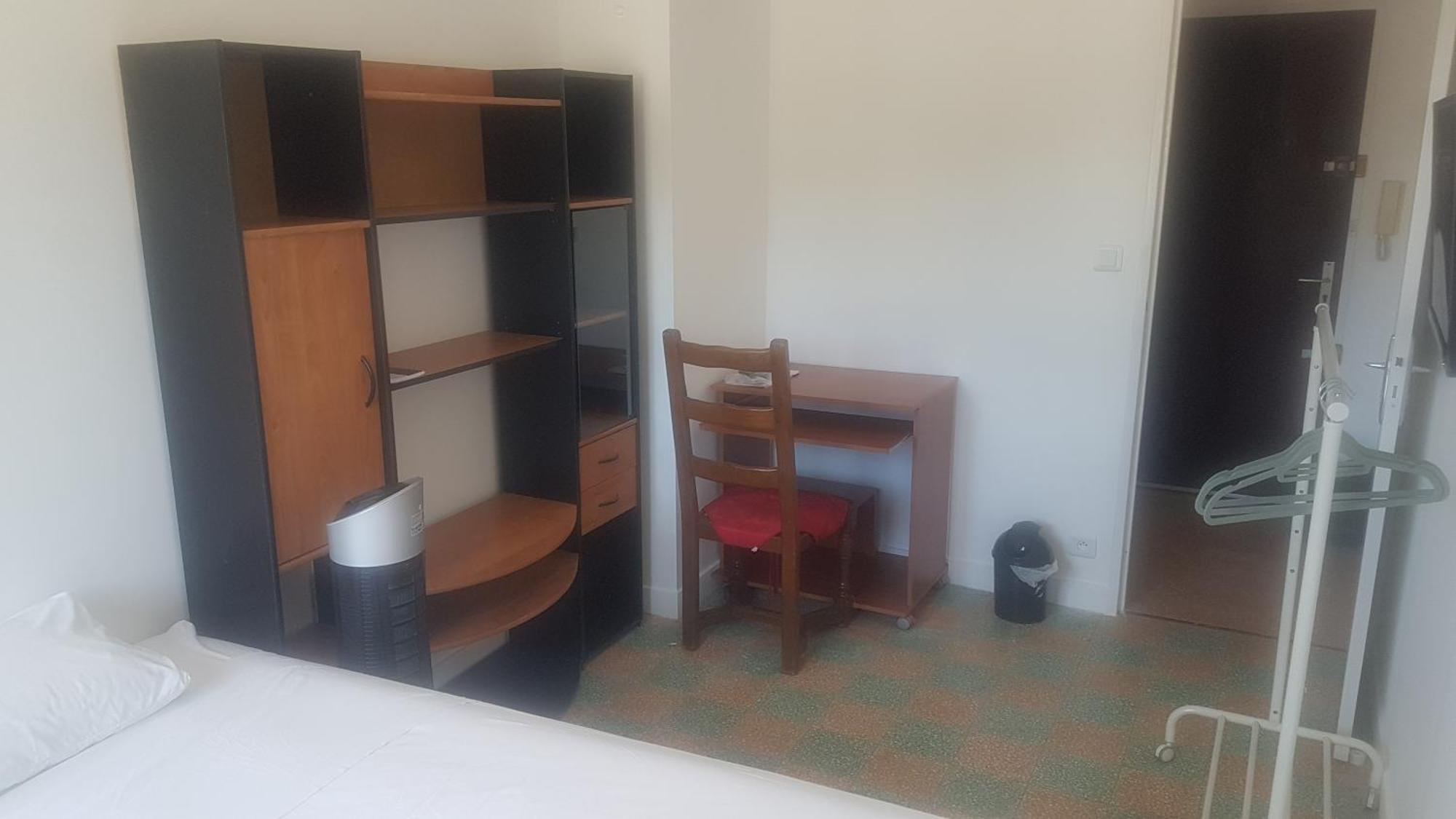 New Cheap Private Room, Kitchen , Overwieuw Sea,Tram On Spot, 12 Minutes From Nice Train Station With Tram , Beach In 17 Min Tram , Chambre Privee Pas Cher, Cuisine Equipee , Tram Sur Place, Apercu Mer, 12 Min De La Gare De Nice Avec Le Tram, 17 Min 客房 照片